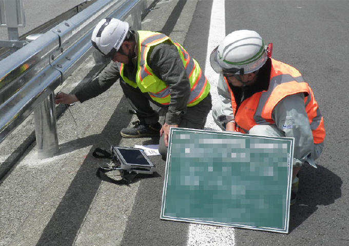 鋼製防護柵根入れ長測定